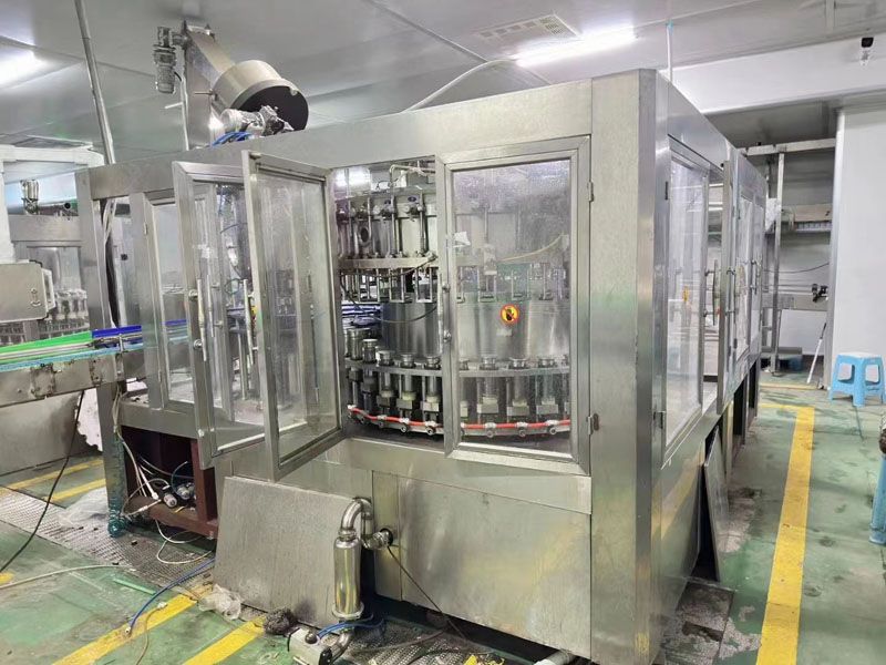 三合一碳酸含汽玻璃瓶灌装机每小时12000瓶现货供应
